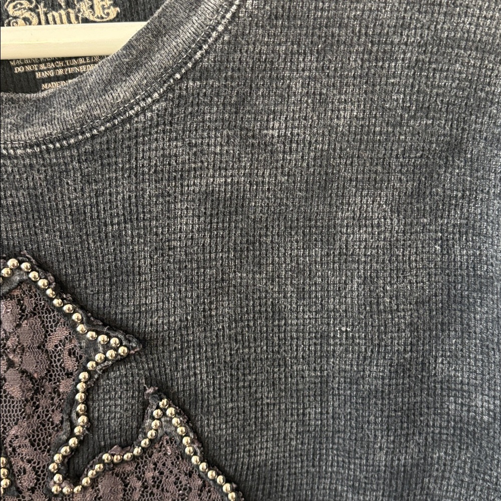 EUC Velvet Stone Tee Shirt w/Lace Cross Design Outlined in Silver Tone Beads - Picture 4 of 13